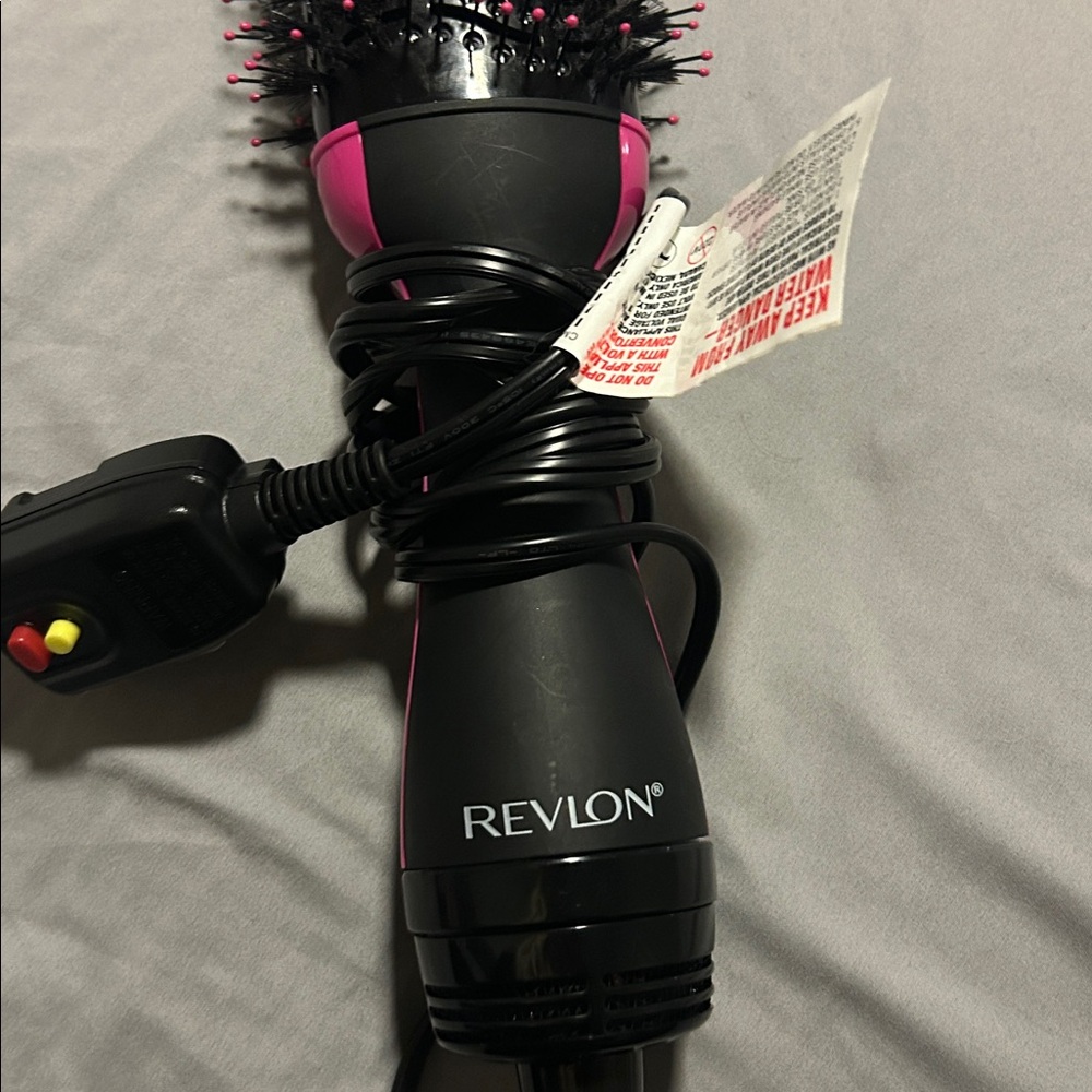 REVLON 2.8 Inch Barrel One-Step Volumizer Hair Dryer and Styler | 1.0 Volumizer - Picture 6 of 6
